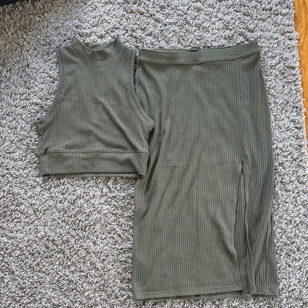 Abercrombie & Fitch Green Ribbed Ensemble